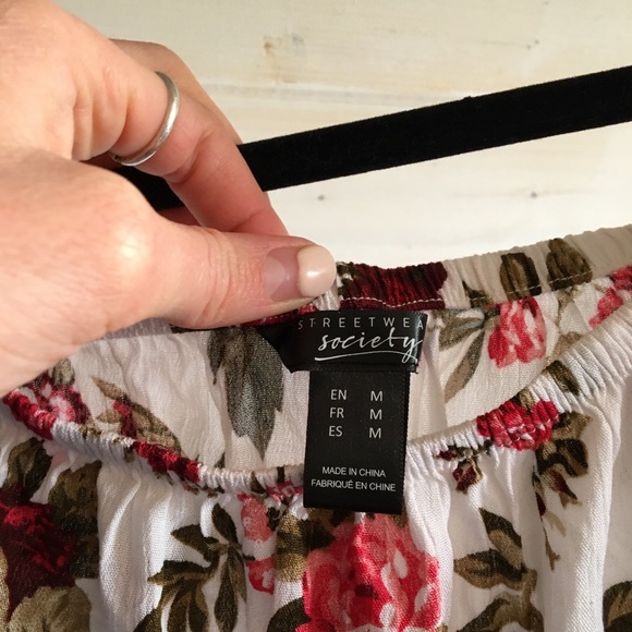 Streetwear Society Floral Off the Shoulder Crop - Picture 3 of 4